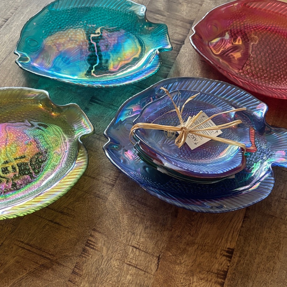 Iridescent Fish-Shaped Glass Plate Set